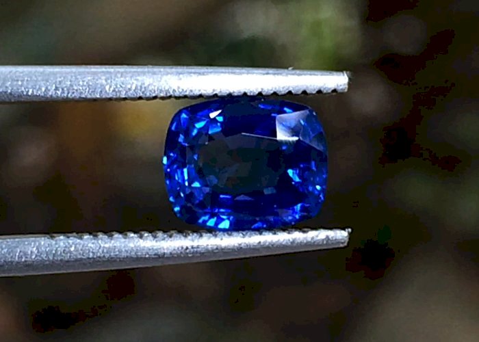 1.65 Cts Natural Blue Sapphire Clean Royal Blue Sapphire