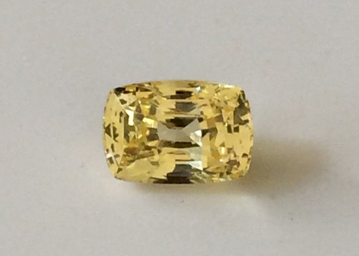 2.24 Cts Natural Yellow Sapphire Unheated Top Vivid Ceylon Sapphire